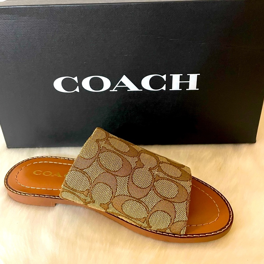 New in Box Coach Hazel Sandals in Signature Jacquard Size 5
